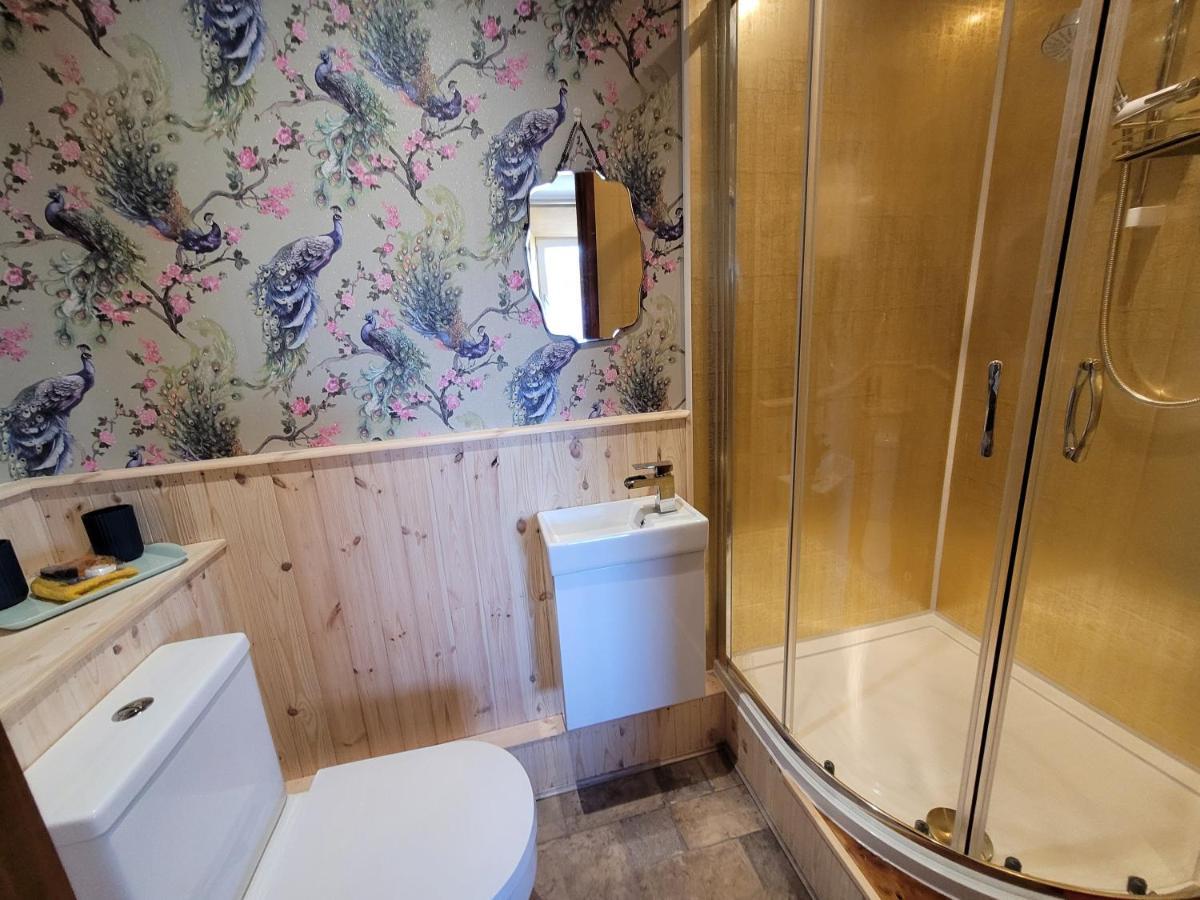 Hideaway Escapes: Farmhouse B&B with Animal Encounters in Pembrokeshire Narberth Exterior photo