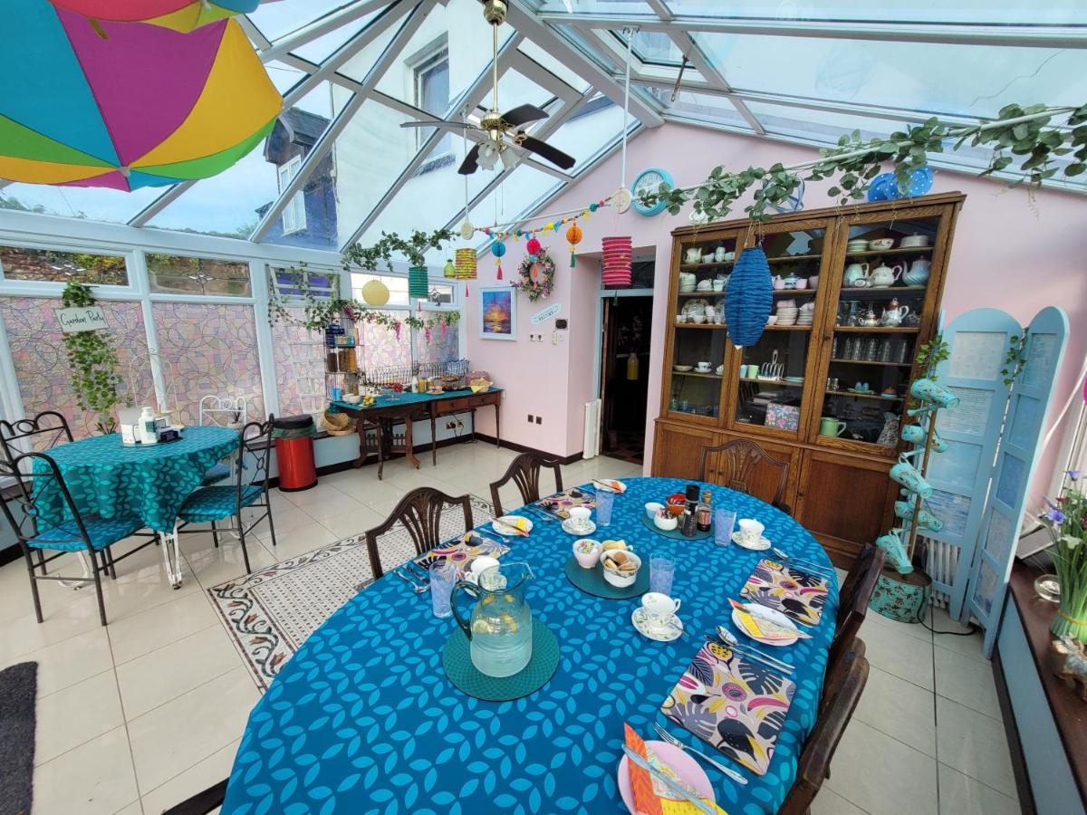Hideaway Escapes: Farmhouse B&B with Animal Encounters in Pembrokeshire Narberth Exterior photo