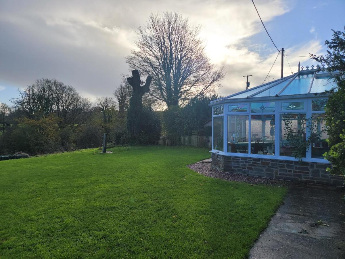 Hideaway Escapes: Farmhouse B&B with Animal Encounters in Pembrokeshire Narberth Exterior photo