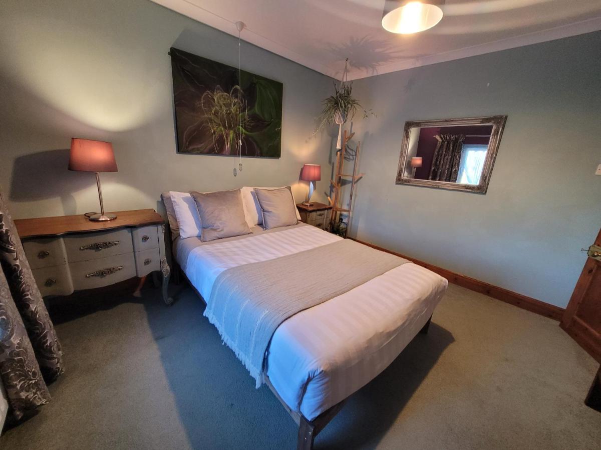 Hideaway Escapes: Farmhouse B&B with Animal Encounters in Pembrokeshire Narberth Exterior photo